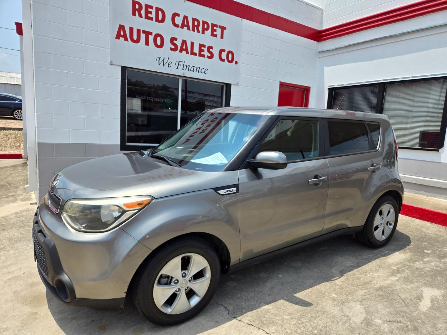 2016 GRAY Kia Soul (KNDJN2A28G7) with an 1.6L I4 F DOHC 16V engine, Automatic transmission, located at 503 West Court, Seguin, TX, 78155, (830) 379-3373, 29.568621, -97.969803 - Photo#0